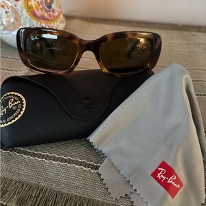 Ray-Ban Brown Sunglasses with Case
